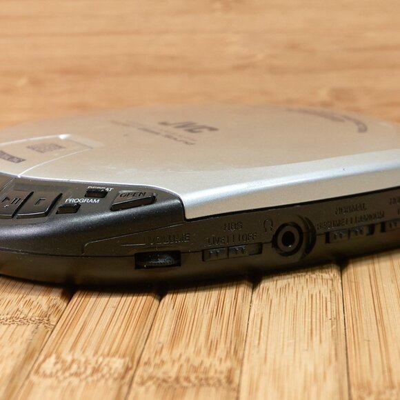 JVC XL-P34 Portable CD Player, Shock Protection Hyper Bass Sound, Made in Japan - Picture 5 of 11